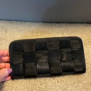 Harvey’s Seatbelt bag long wallet